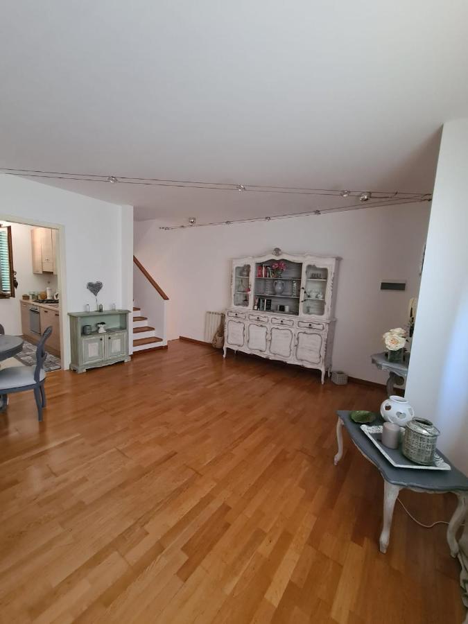 Casa Vacanze Le Rose Βίλα Gabbro Εξωτερικό φωτογραφία